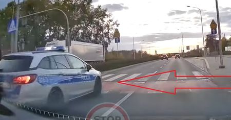 Policjanci przyłapani na drodze. Wszystko się nagrało, ludzie oburzeni