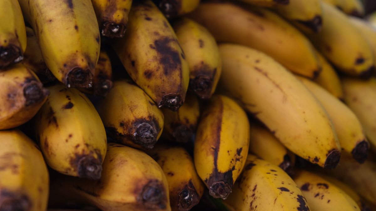 Banany szybko ciemnieją. Jak przedłużyć ich świeżość?