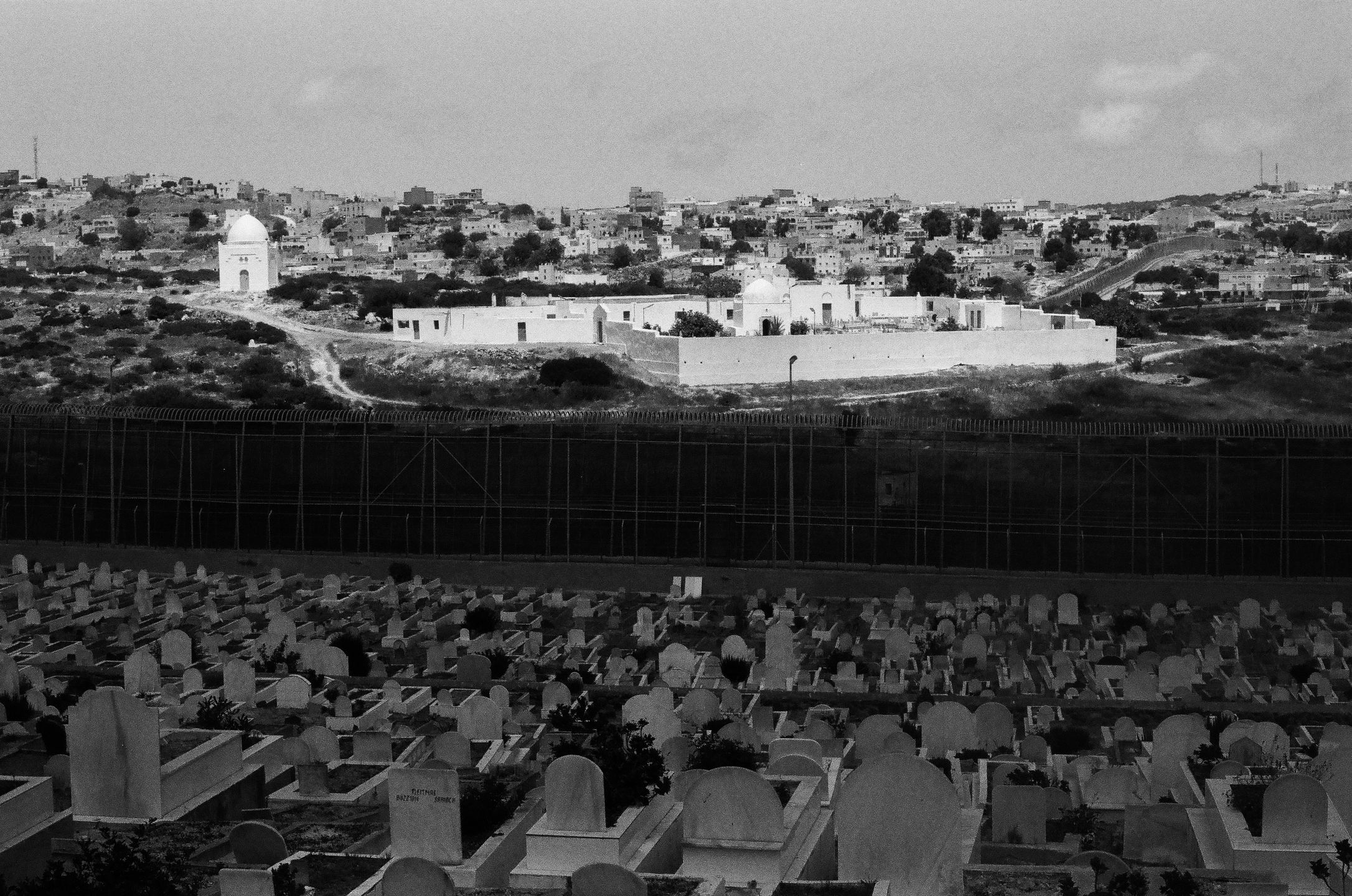 Melilla. Dwa cmentarze muzułmańskie podzielone przez mur granic 
