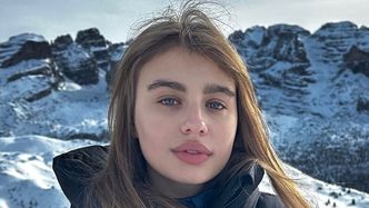 Oliwia Bieniuk zapozowała na tle włoskich gór. Internautka porównała jej brwi do KRZAKÓW. Młoda celebrytka ODPOWIEDZIAŁA (FOTO)
