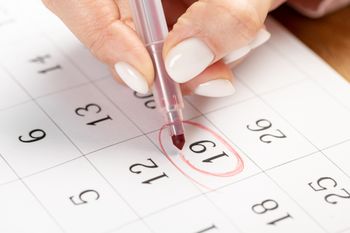 Dwa dodatkowe dni wolne i długie weekendy jeszcze w tym roku. Sprawdź kiedy wziąć urlop w 2025