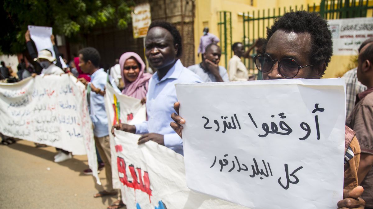 Sudan powoli zmierza w stronę demokratyzacji, znosząc najbardziej surowe prawa.