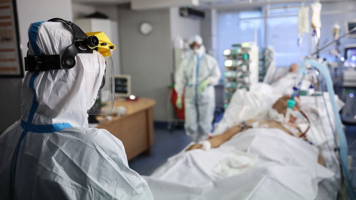 Pandemia nabiera tempa. Przed nami quasi-lockdown. Jak to wpłynie na gospodarkę? 