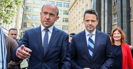 Rafał Trzaskowski czy Borys Budka? Radosław Sikorski wybrał z uśmiechem