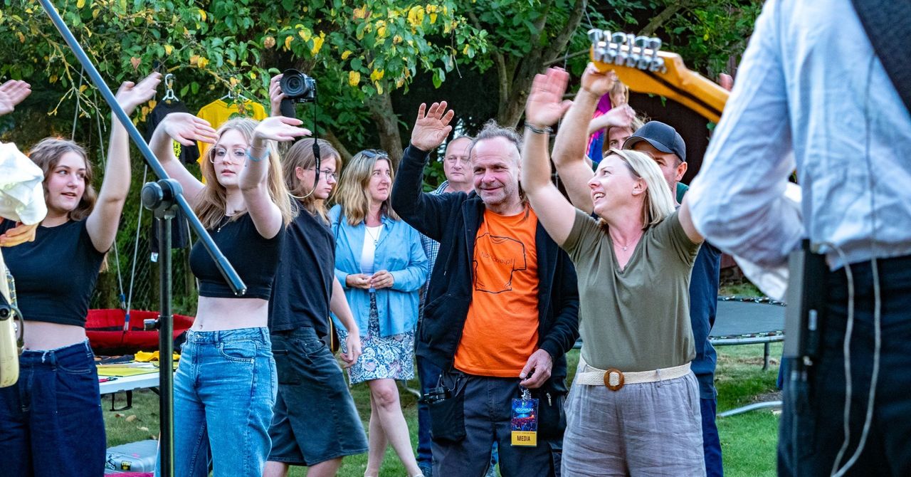 Wiatrowiec: Domówka z muzyką - koncert Sad Smiles w ogrodzie