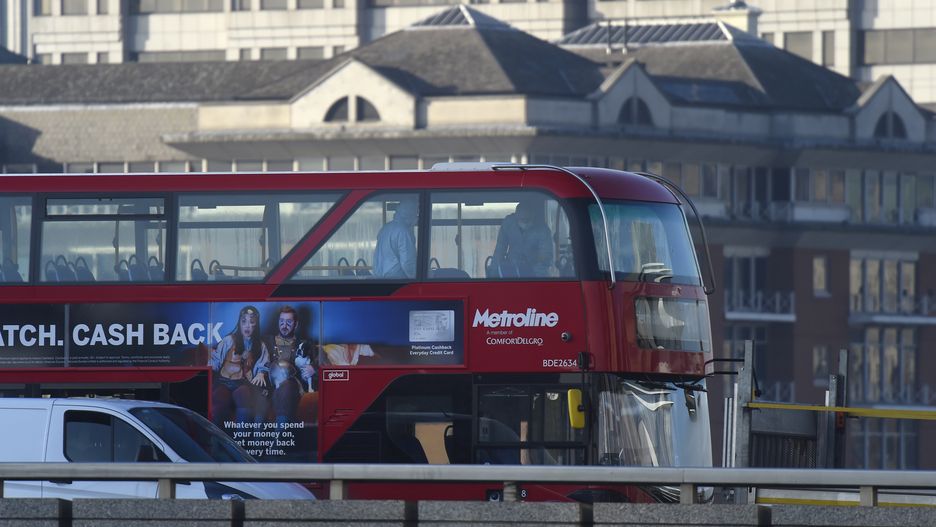 Polce na Wyspach grozi więzienie za morderstwo. Odpowie też za posiadanie niebezpiecznego narzędzia, z którym jeździć miała miejskim autobusem