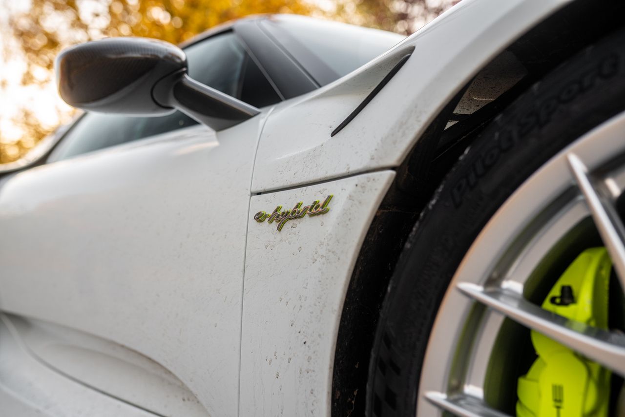Porsche 918 Spyder vs Porsche 911 Carrera 4 GTS (2025)