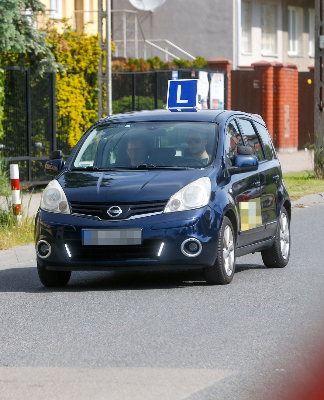 Allan Krupa zdaje na prawo jazdy