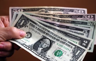 Kursy walut 01.03.2022. Wtorkowy kurs funta, euro, dolara i franka szwajcarskiego