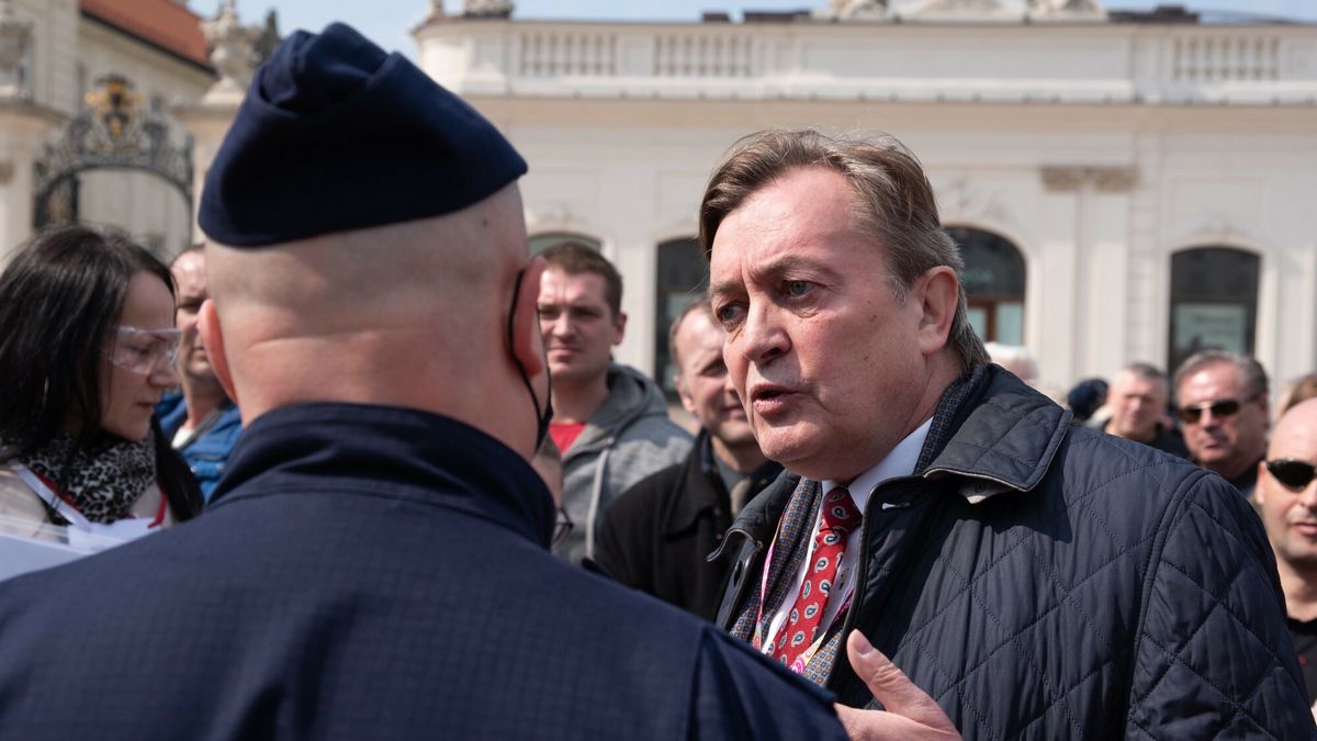 Pikieta samozwa?czego prezydenta Polski
21.04.2021 Warszawa Pikieta samozwanczego prezydenta Polski i nastepcy rzadu Polski na   uchodzstwie fot. Stanislaw Rozycki/REPORTER N/z Jan Zbigniew Potocki
Stanislaw Rozycki/REPORTER