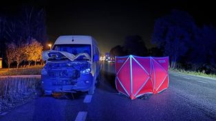 Kożuszki-Kolonia: Pieszy potrącony przez dwa samochody. Mężczyzna zginął na miejscu