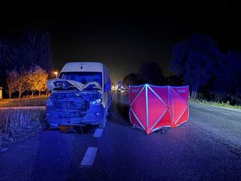 Kożuszki-Kolonia: Pieszy potrącony przez dwa samochody. Mężczyzna zginął na miejscu