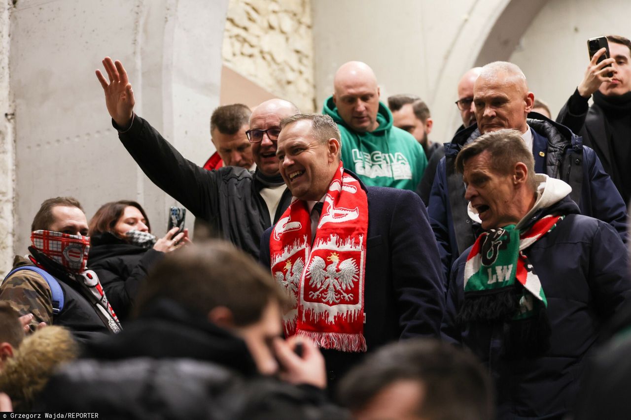 Karol Nawrocki na Jasnej Górze walczy o kibiców, ale może zniechęcić "normalsów". Obawy w PiS