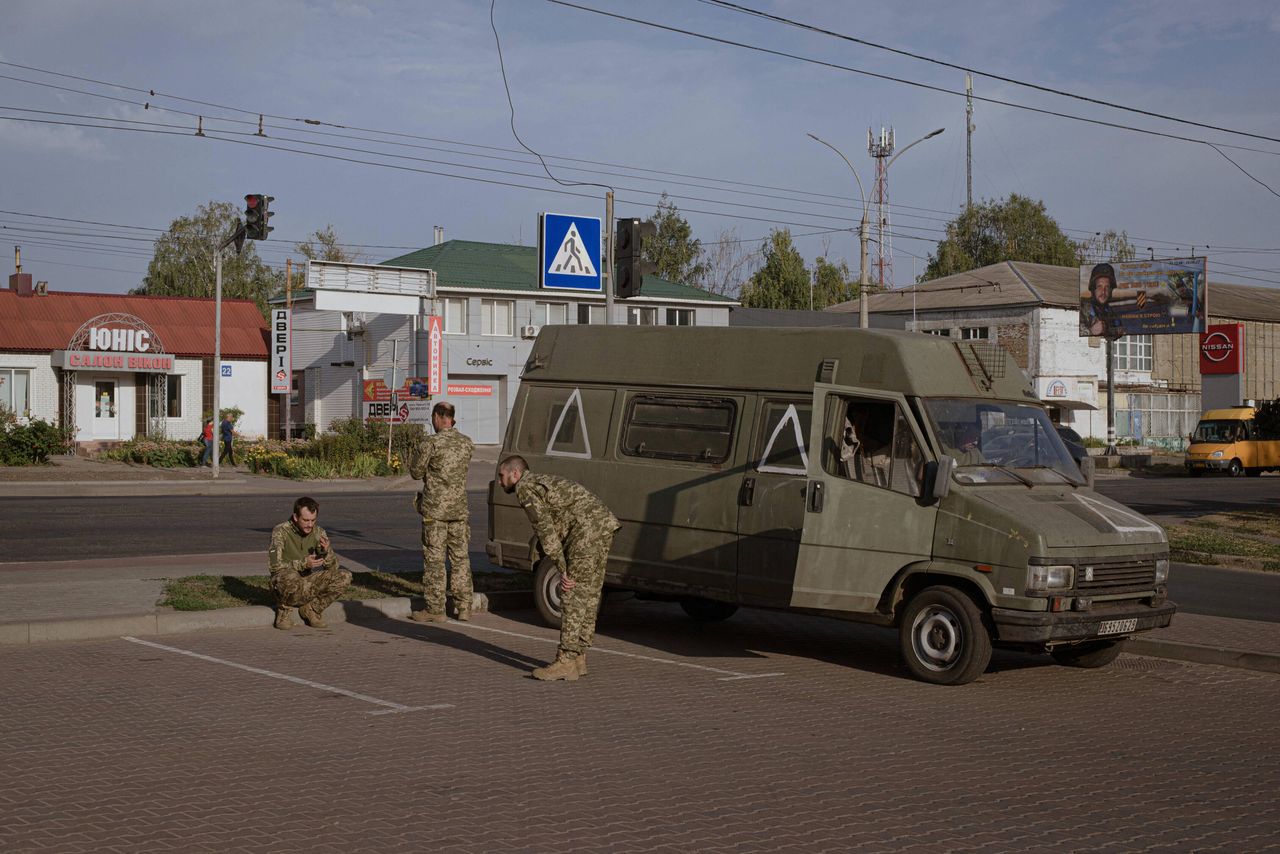 Russian forces escalate attacks, Ukraine holds Kursk firm