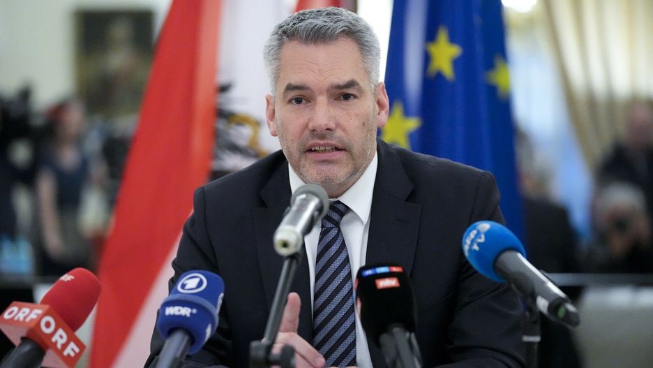Temporary
Austria's Chancellor Karl Nehammer gestures while speaking during a news conference after his meeting with Russian President Vladimir Putin in Moscow, Russia, Monday, April 11, 2022. (AP Photo/Alexander Zemlianichenko)
AP