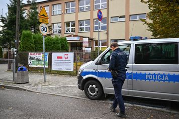 Tysiące skontrolowanych szkół i zatrzymania. Policjanci podsumowują