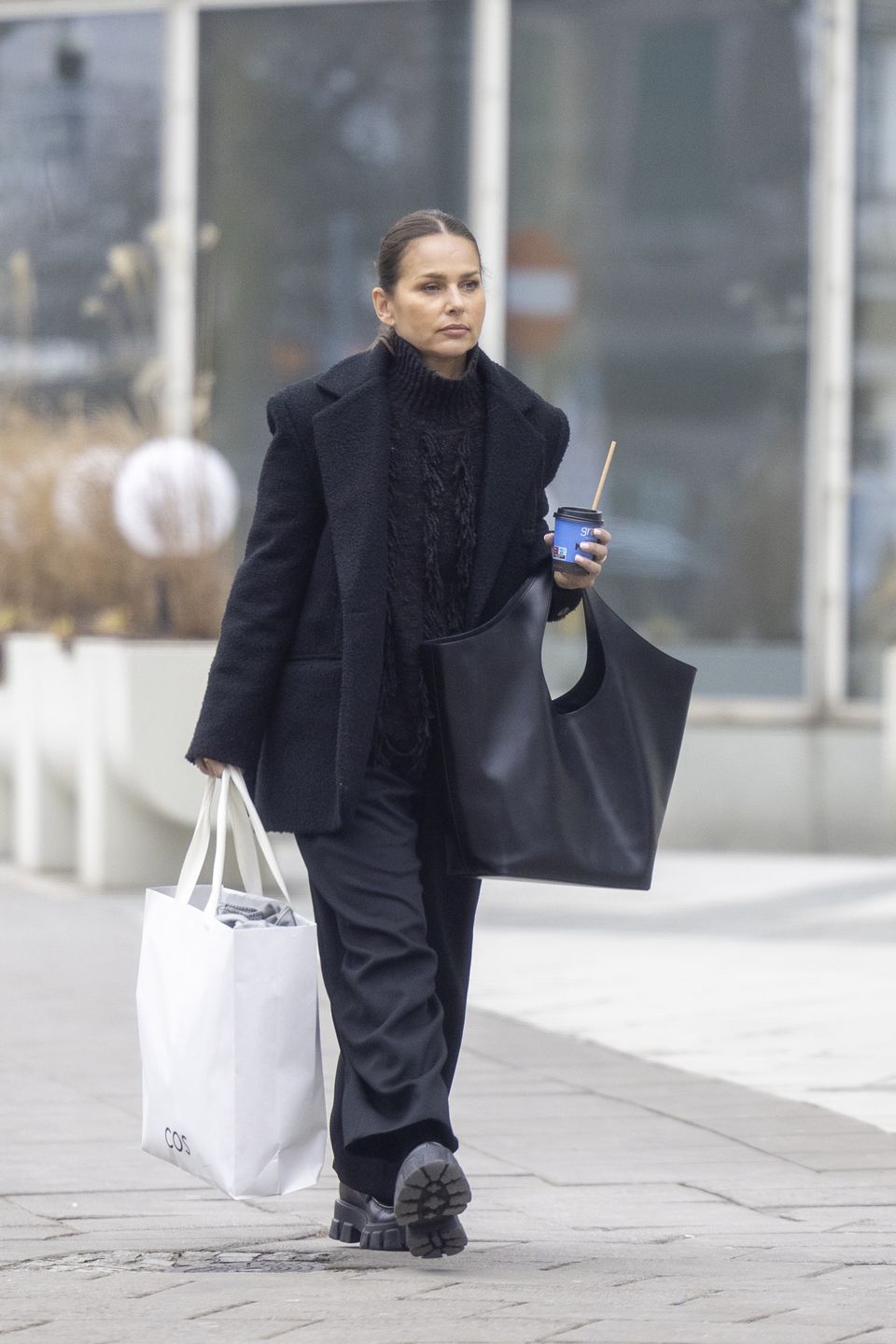 Paulina Sykut-Jeżyna wraca z udanego shoppingu