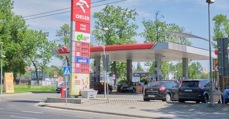 Promocja na paliwo na stacjach Orlen do końca wakacji. Jakie zasady? Obowiązuje miesięczny limit