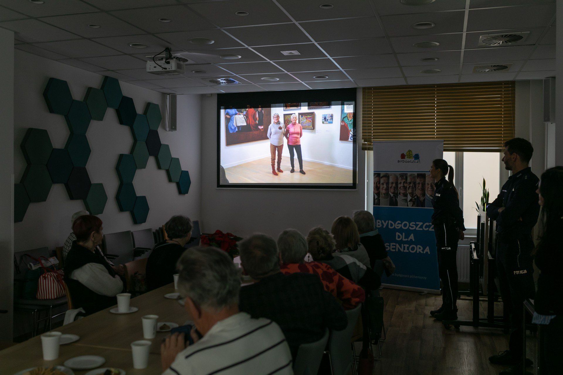 Najpierw poszli na casting, potem odegrali oscarowo rolę w filmie, o tematyce sensacyjnej. Produkcja bydgoskiej policji ma pomóc ostrzec starsze osoby przed oszustwami