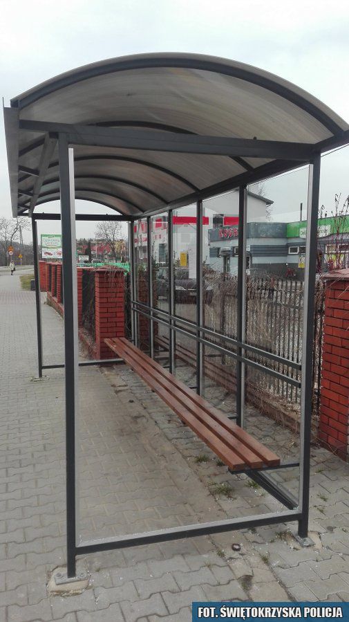 Zniszczył przystankową wiatę, został zatrzymany przez Policję