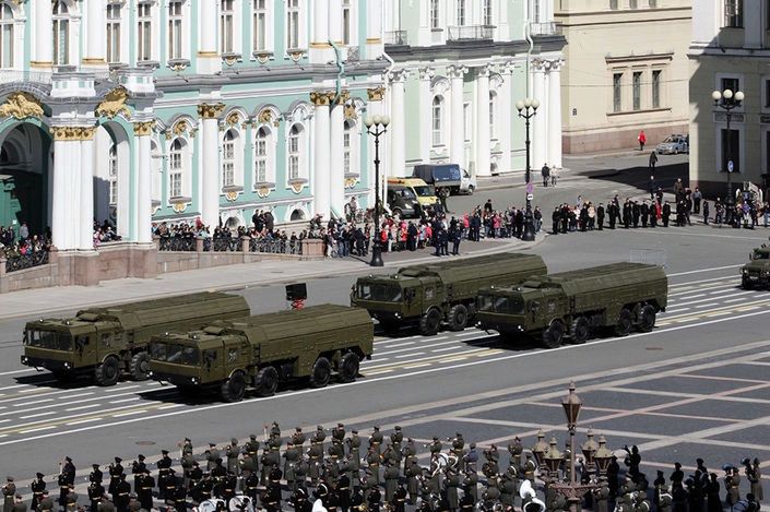 Tarcia na linii Waszyngton — Moskwa. Chodzi o wycofanie z Europy pocisków łamiących traktat INF - Systemy Iskander podczas parady zwycięstwa