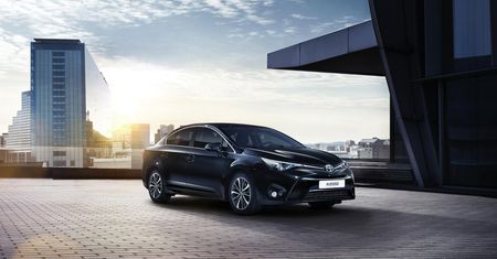 Nowa Toyota Avensis z efektywnymi napędami