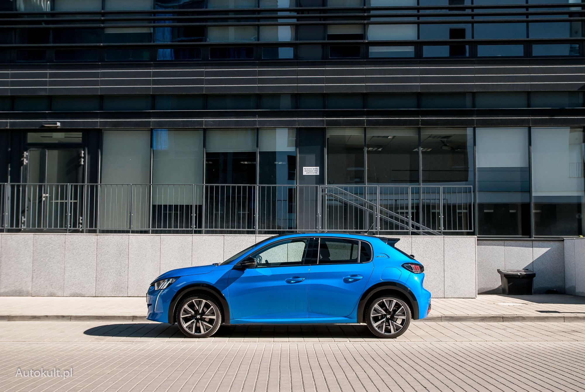 Peugeot 208 z profilu