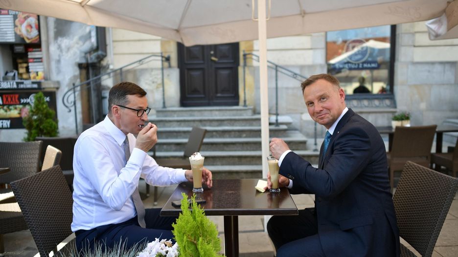 Andrzej Duda i Mateusz Morawiecki na lodach