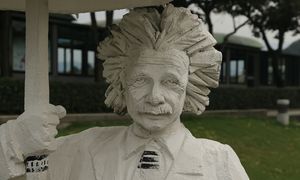 Einstein AI uczy się lepiej od studentów. Edukacja zmienia oblicze