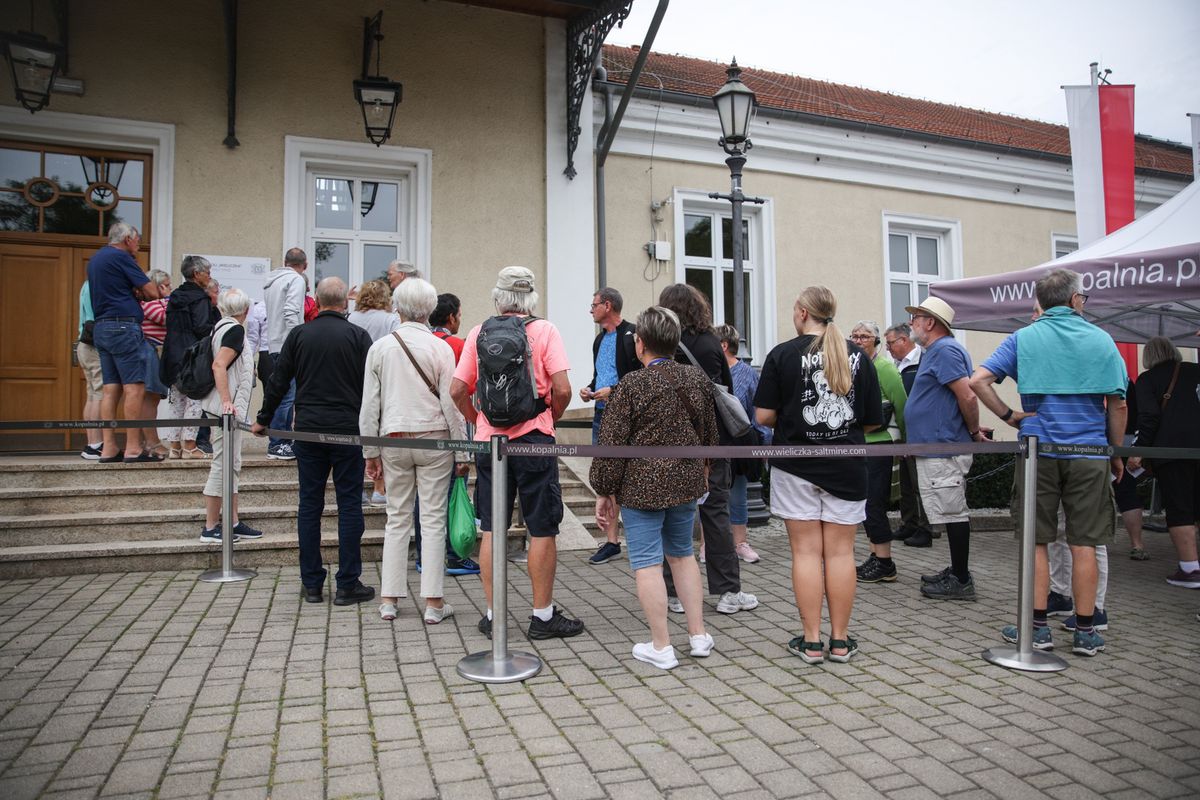 Kolejka do wejścia do Kopalni Soli "Wieliczka" 8 sierpnia br.