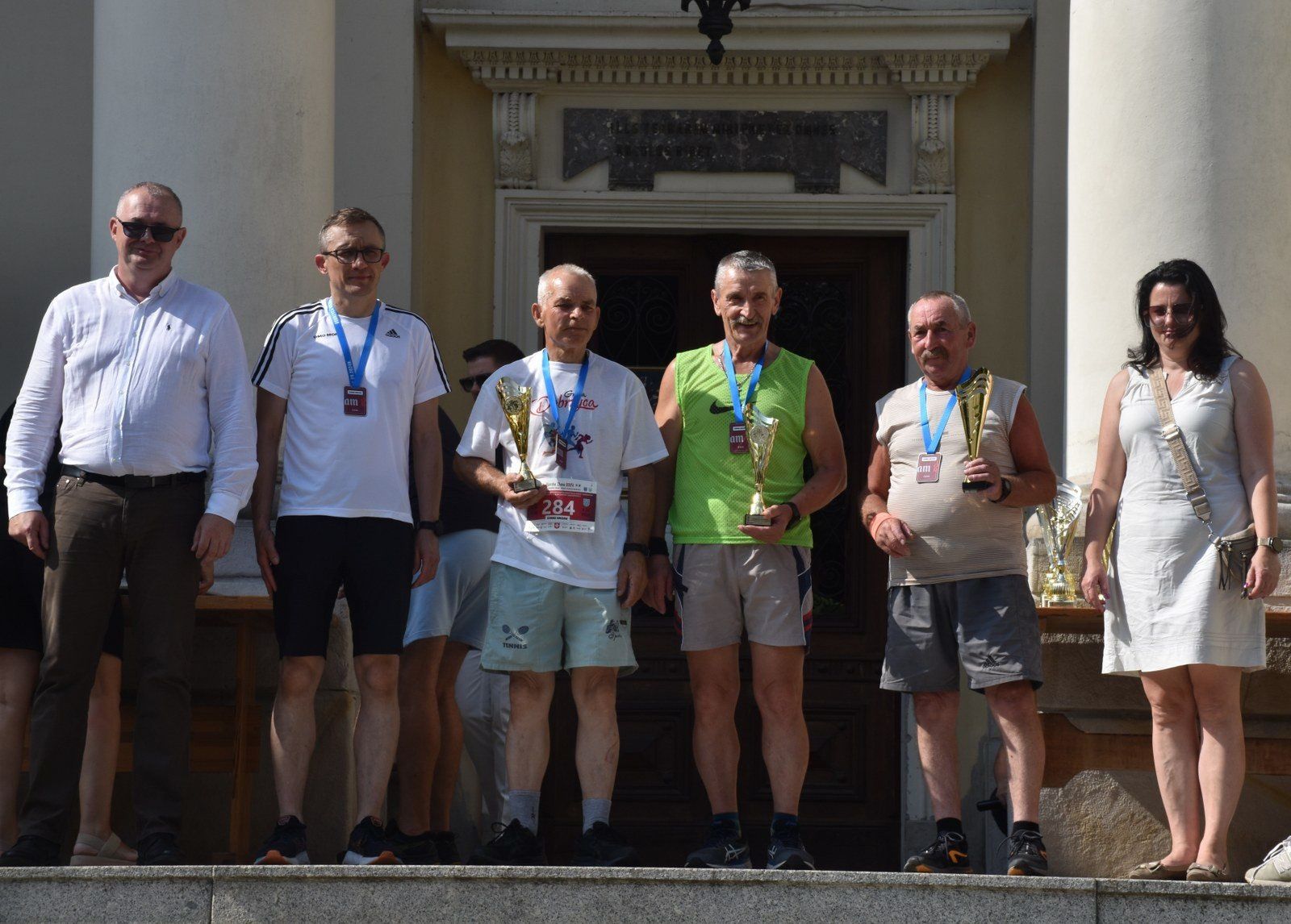 II Bieg Króla Władysława w Dobrzycy. Najszybsi zawodnicy stanęli na podium i odebrali nagrody