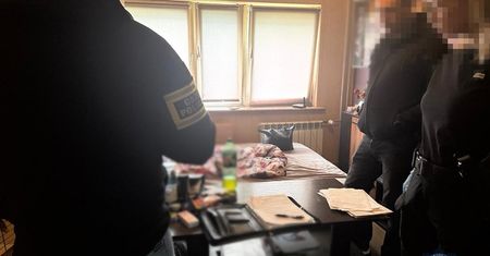 Rozbili grupę "przekrętów na akcje Skarbu Państwa". Policja zatrzymała "pralnię" kryptowalut