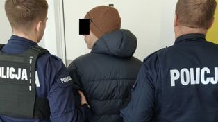 Nagie zwłoki 18-latki w kocu pod wersalką. Tragedia w Warszawie