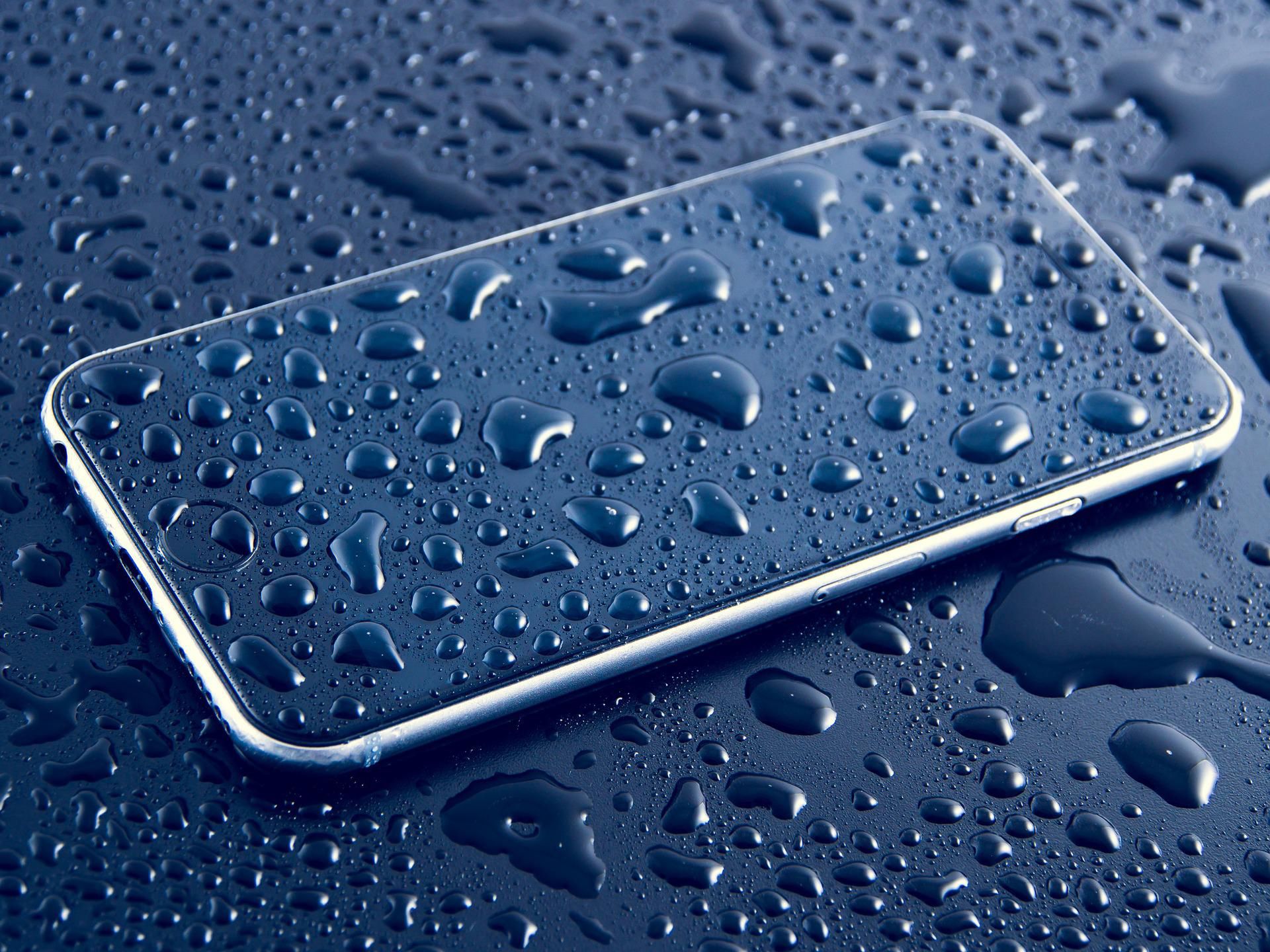 "Tryb mokry" w iPhone’ie. Czy nowe smartfony Apple będą robiły zdjęcia pod wodą? 1