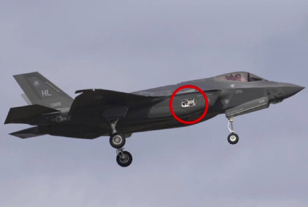 F-35 zaczął rozpadać się w powietrzu. Perełka US Air Force straciła panel