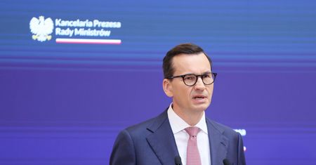 Morawiecki uderza w Tuska i straszy migrantami. "Przepychają siłą pakt"