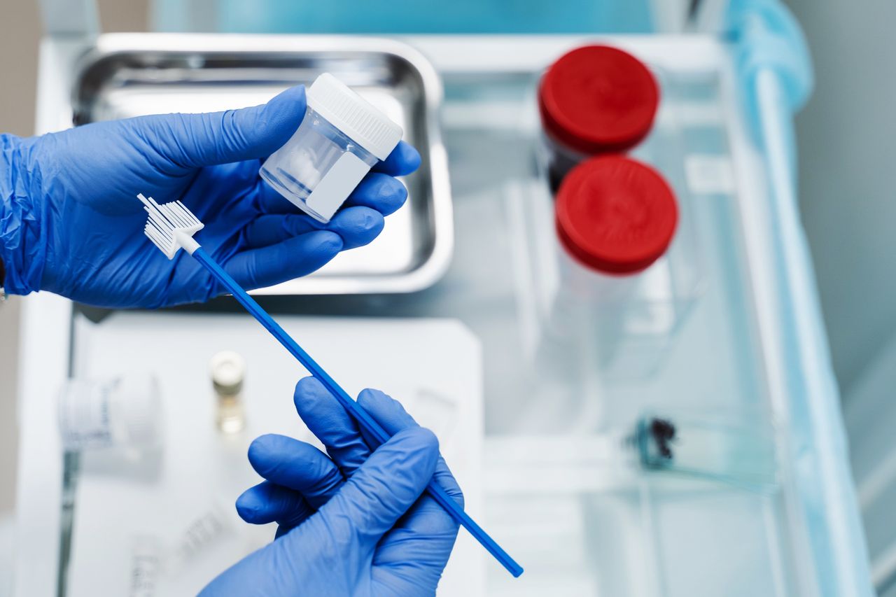 Supertest HPV HR można wykonać bezpłatnie w ramach NFZ. To profilaktyka raka szyjki macicy na światowym poziomie. Jakie są zasady programu?