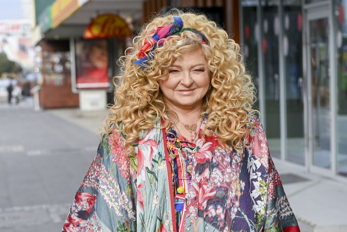 Magda Gessler lubi wodne igraszki. Usiadła na brzegu i czekała