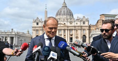 Tusk wrzucił zdjęcie z papieżem. "Świat potrzebuje solidarności"