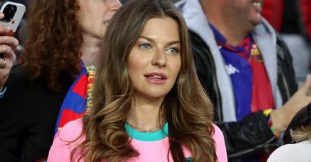 Słowa Anny Lewandowskiej o transferze Roberta wywołały burzę: "Może kochać i wspierać męża, ALE NIE MUSI TEGO ROBIĆ Z UŚMIECHEM NA TWARZY" (OPINIA)