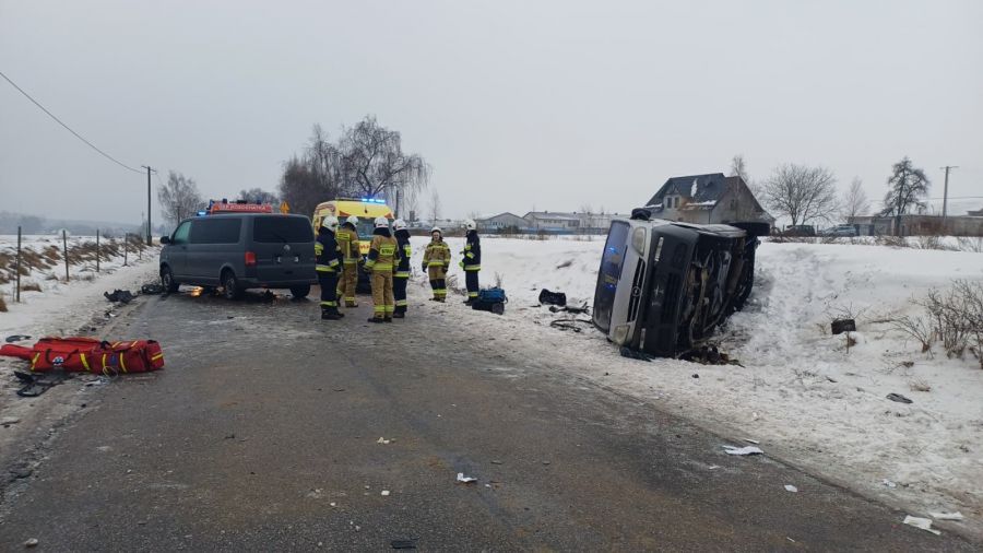 Zderzenie dwóch busów w Kujawsko-Pomorskiem. Dziewięć osób rannych