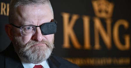 Pieniądze od partii Brauna wesprą Ukrainę. Wiemy, ile przekaże Arche