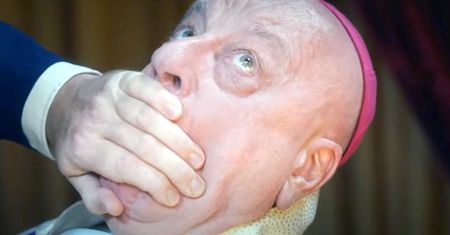 Nabijali się z grzechów kleru. Twórcy serialu zostali bez pieniędzy