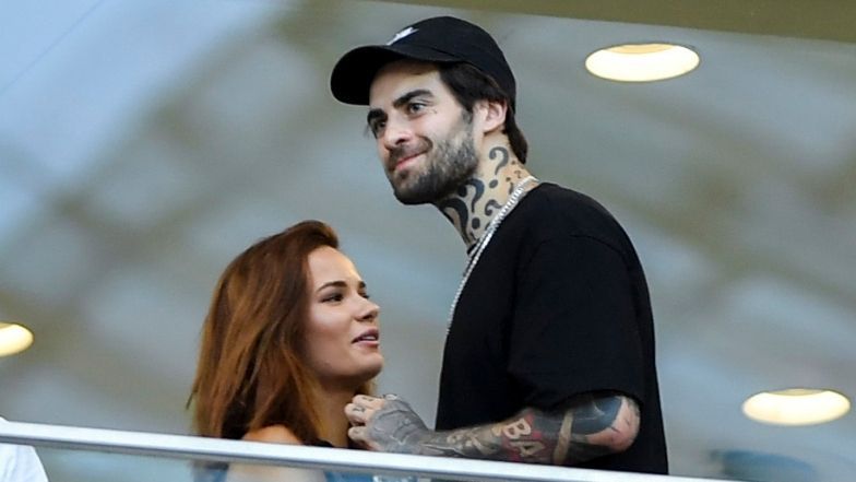 Natalia Szroeder i Quebonafide prezentują wieczorny relaks na kanapie