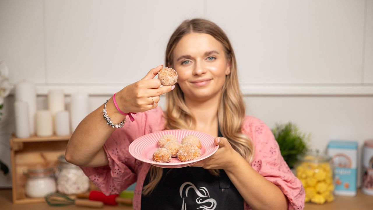 Tylko 2 składniki i 10 minut pieczenia. Szybszych i prostszych pączków nie da się zrobić