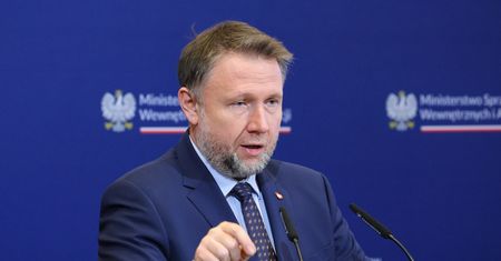 "Godne napiętnowania". Kierwiński reaguje po gwałcie na policjantce