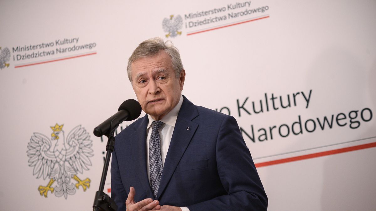 Warszawa, 08.11.2023. Minister kultury i dziedzictwa narodowego Piotr Gliński podczas uroczystości podpisania umowy o współprowadzeniu Filharmonii Kaliskiej, 8 bm. w siedzibie MKiDN w Warszawie. (jm) PAP/Marcin Obara