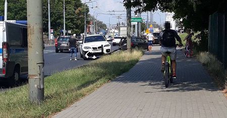Zderzenie BMW i Audi na ul. Wolskiej. Uwaga kierowcy – tworzą się ogromne korki!