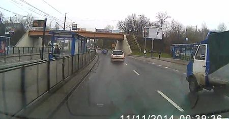 Jak wygląda przejazd karetką po polskich ulicach?