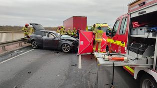 Nowy Kamion: Tragiczny wypadek na DK50. Kierowca audi zginął po zderzeniu z ciężarówką